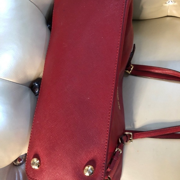 Michael Kors Jet Set Top Zip Tote - Picture 5 of 8